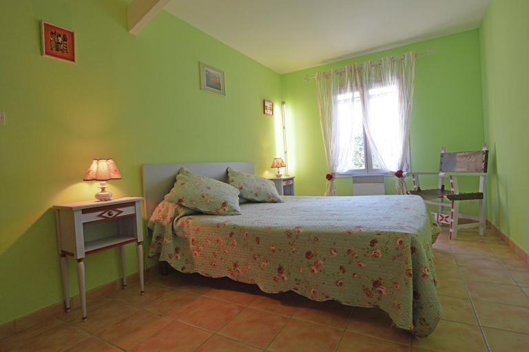Room 5, Saint-maximin: Pool & Peace, Gard