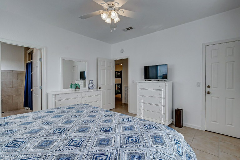 Room 2, Molly's Place 3 Bedroom Home, Galveston