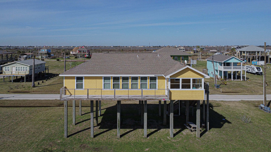 Exterior 5, Sun And Moon 3 Bedroom Home, Galveston