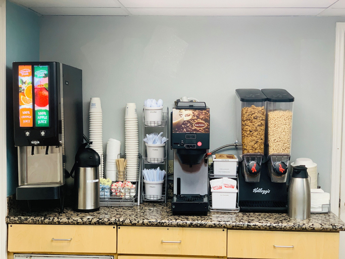 Food & Drinks 5, Super 8 by Wyndham Austin Downtown/Capitol Area, Travis