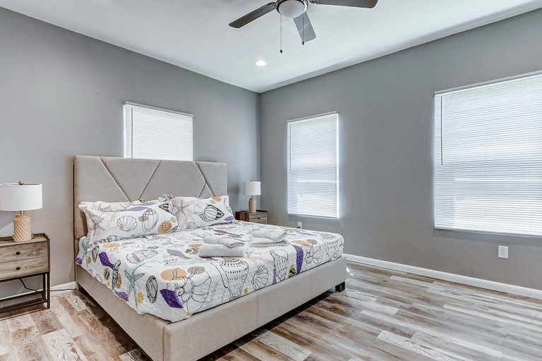 Room 5, Second Wind 3 Bedroom Home, Galveston