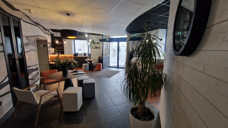Public Area 2, Kyriad Hotel Lamballe, Côtes-d'Armor