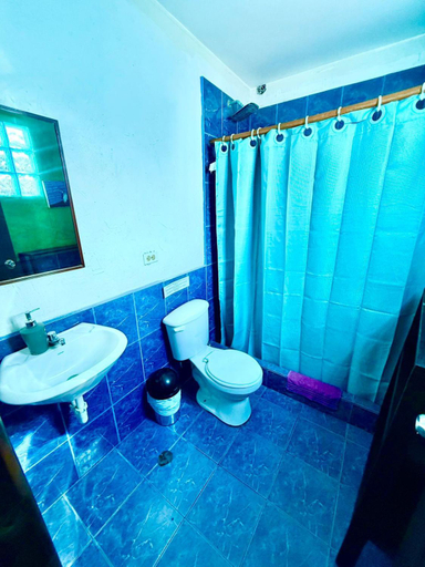Bathroom, Galapagos Morning Glory, Santa Cruz