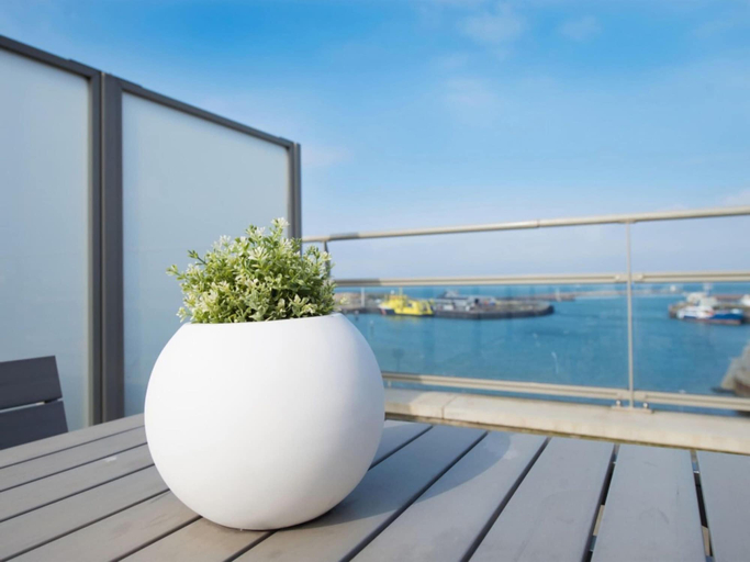 Others 3, Luxury Apartment With a View, The Hague