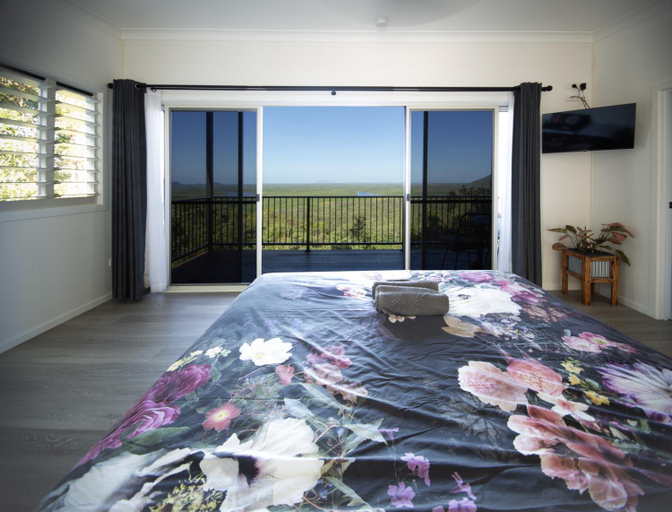 Bedroom, Vista Hinchinbrook, Cardwell