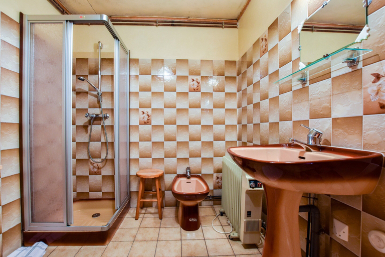 Bathroom 5, Peaceful Mountain Retreat, Cantal