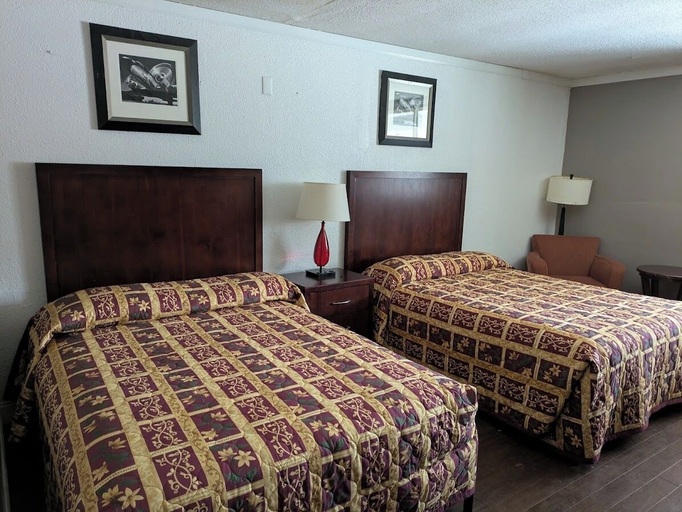 Bedroom 2, Arrowhead Inn, Kansas City