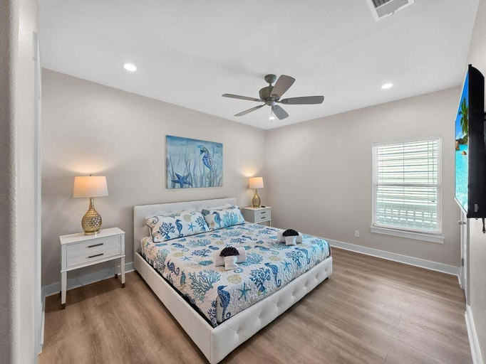 Room 2, Blue Anchor 5 Bedroom Home, Galveston