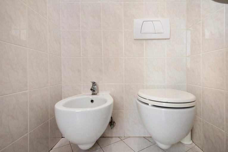 Bathroom 3, Affittacamere Monica, La Spezia