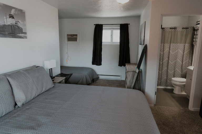 Room 4, The Last Resort, Chippewa
