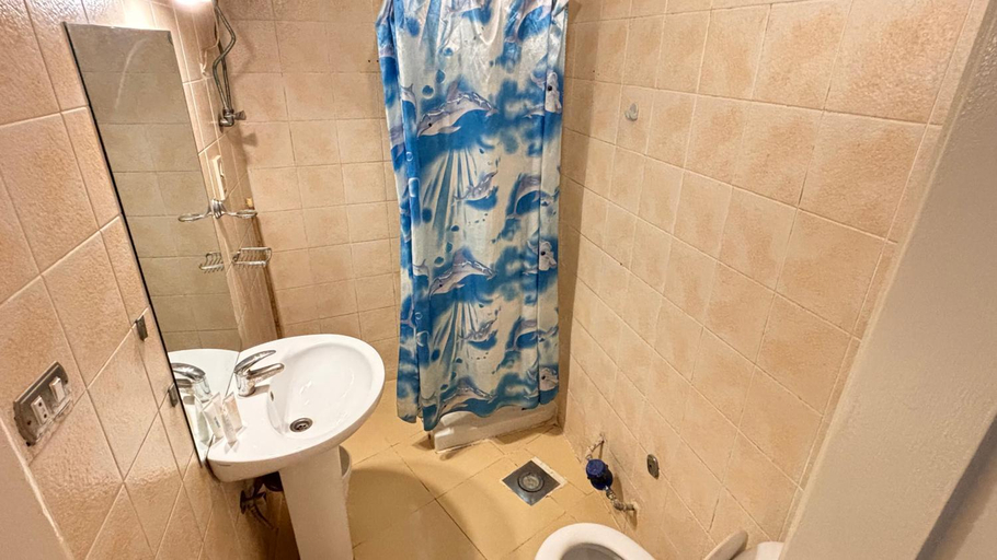 Bathroom 2, Hurghada Apartment, Al-Ghurdaqah