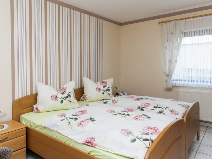 Bedroom 3, Erdgeschosswohnung in Ruhiger Lage, Vulkaneifel