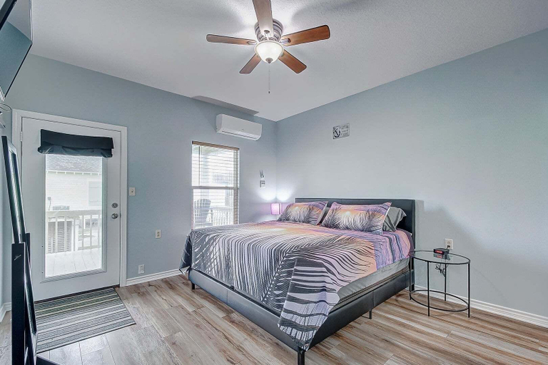 Room 3, A Son Of A Sol 3 Bedroom Home, Galveston