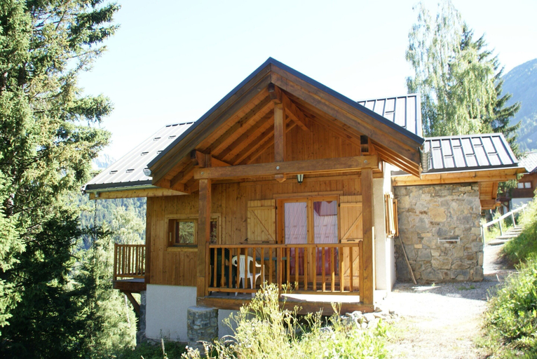 Others 3, Chalet in Huez near Ski Slope, Isère