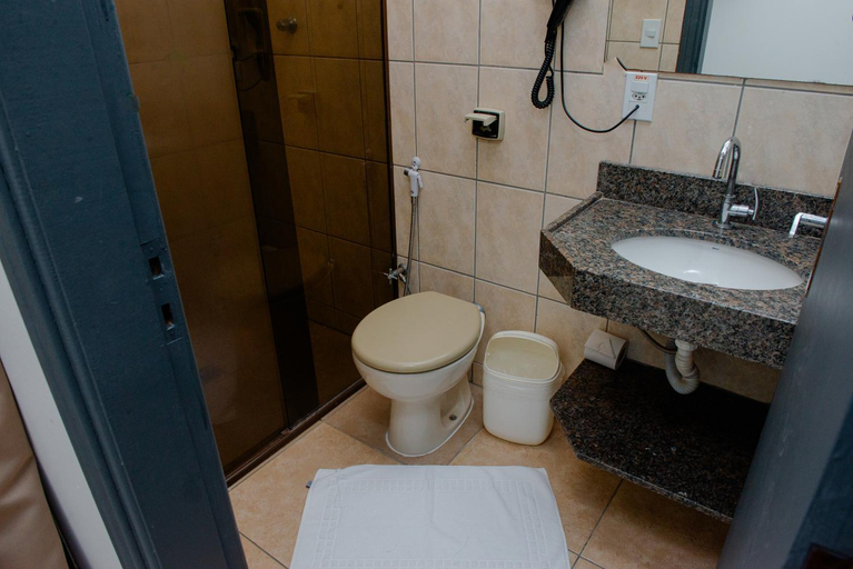 Bathroom 4, Universitário Hotel, Itapetininga