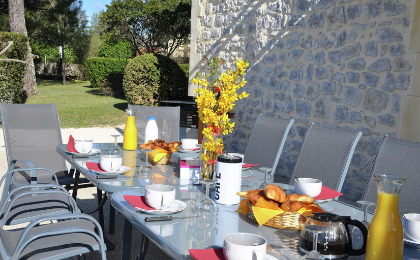 Balcony 2, Luxury Villa With Private Pool, Gard