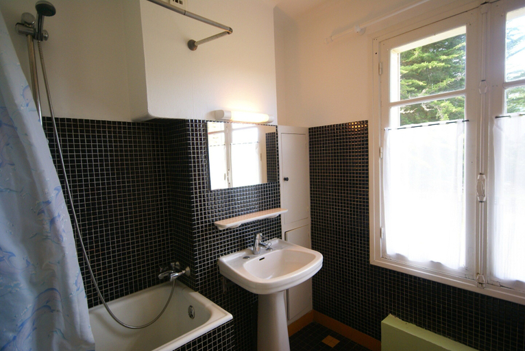 Bathroom 5, Wildlife Haven Near Le Pouldu, Finistère