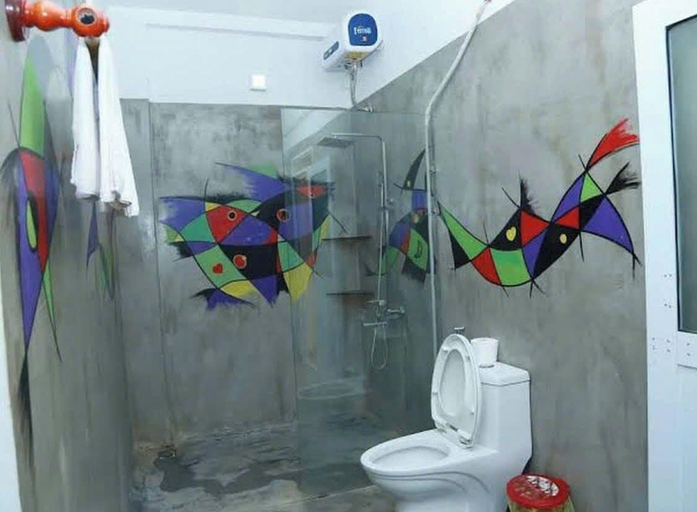 Bathroom 3, Midtown Homestay, Bố Trạch