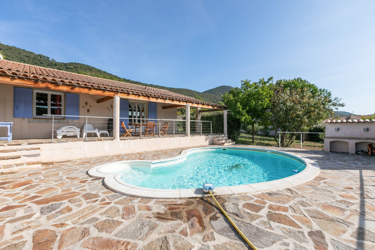 Pool 5, Sunny Roquebrun Getaway, Hérault
