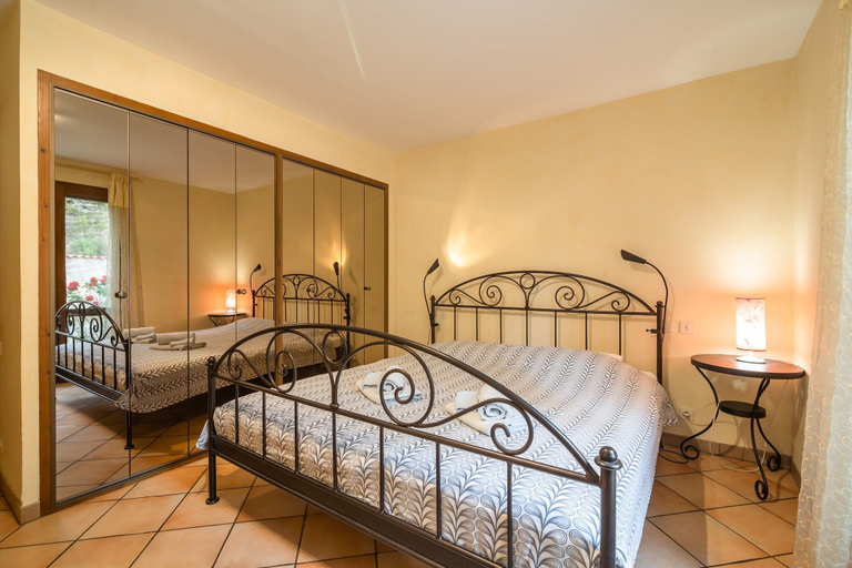 Room 5, Charming French Villa With Pool, Hérault