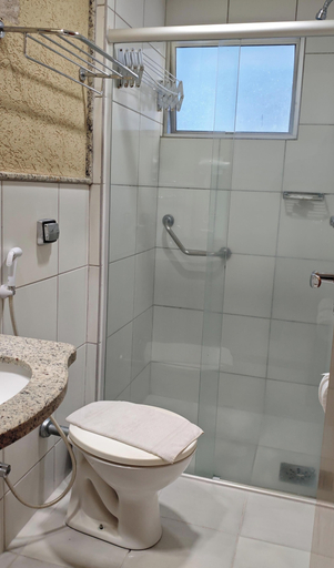 Bathroom 4, Golden Dolphin Grand Hotel, Caldas Novas