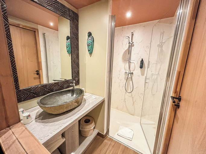 Bathroom 5, Le royaume des Lions, Seine-et-Marne