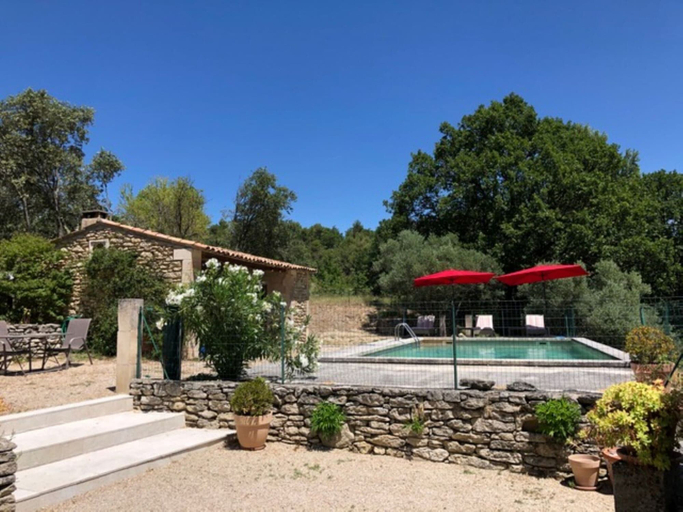 Pool 5, Holiday Home in Lacoste With Pool, Vaucluse
