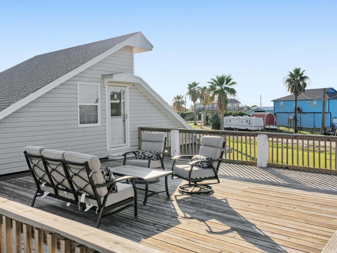 Terrace/patio 2, Over The Rainbow 3 Bedroom Home, Galveston