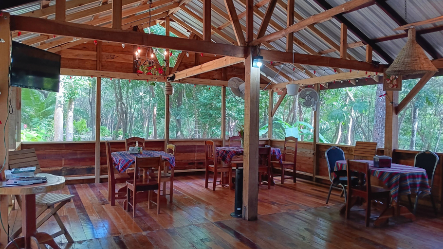 Food & Drinks 5, The Cabins at Monkey Fall