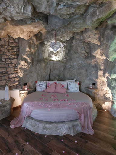 Room 2, La Casa nella Roccia, Avellino