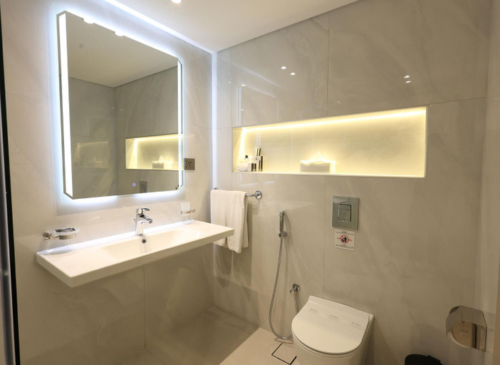 Bathroom 5, Riviera Hotel Beirut, Beirut