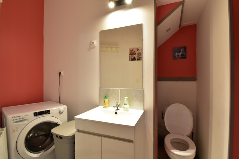 Bathroom, Sweet Garden House with a lovely garden, Aisne