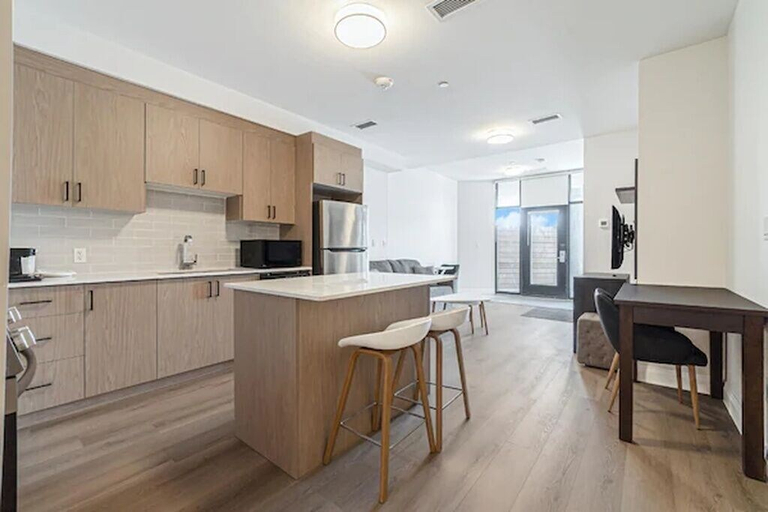 Private kitchen 4, Meadowvale Living Hotel & Suites DT, Toronto