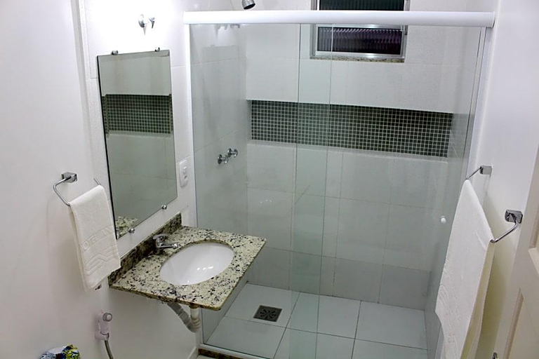 Bathroom 3, Copacabana Blue Hotel, Rio de Janeiro