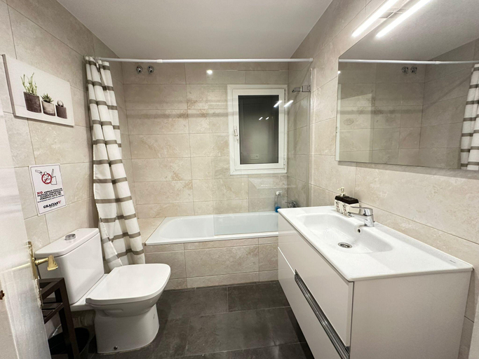 Bathroom 3, Rooms Aragon, Barcelona