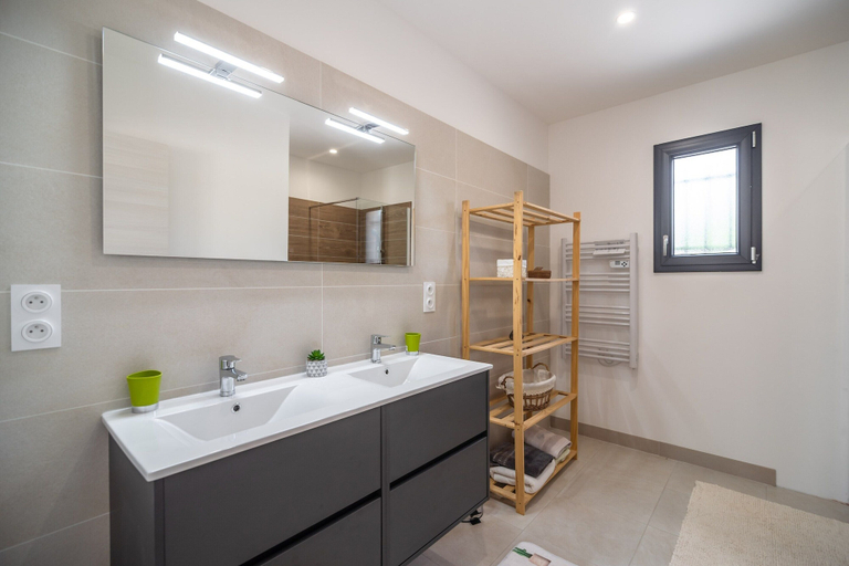 Bathroom 3, Holiday Home Beaufort With Private Pool, Hérault