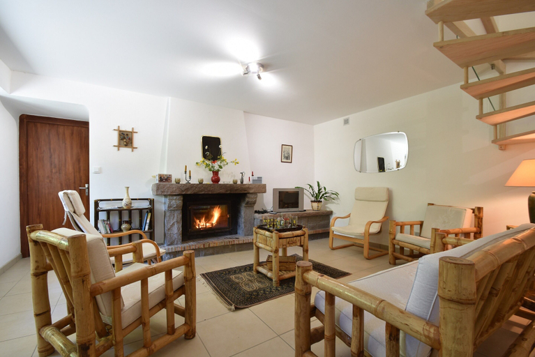 Living room 4, Charming Brittany Hideaway, Côtes-d'Armor