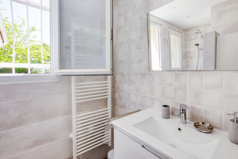 Bathroom 3, Holiday Home in Barry-d'islemade With Pool, Tarn-et-Garonne