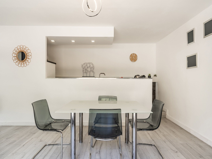 Dining 5, Elegant Villa With Private Pool, Ardèche