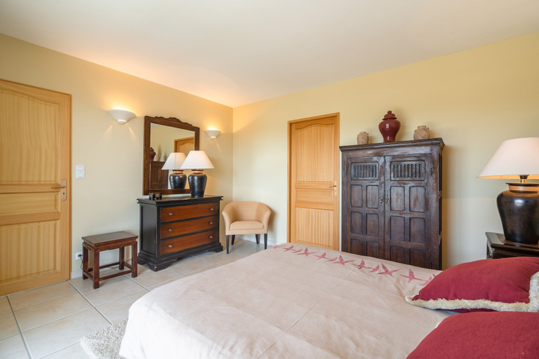 Room 2, Villa in Limoux With Private Pool & Mountain Views, Aude
