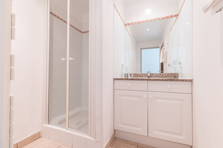 Bathroom 4, Madame Vacances Villas Club Royal 17, Landes