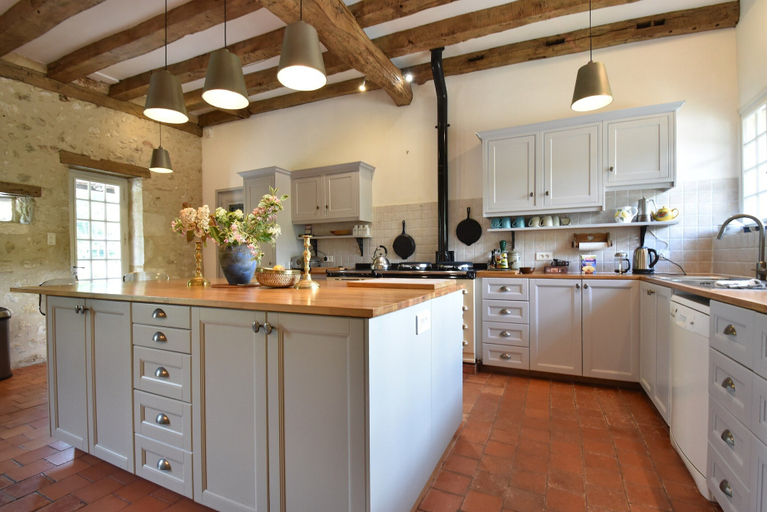 Private kitchen 3, Luxury Villa in Dordogne With Pool & Privacy, Dordogne