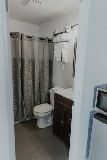 Bathroom 3, The Last Resort, Chippewa