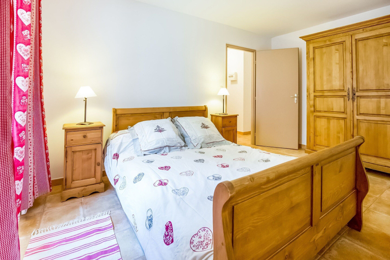 Room 5, Montclus Charm: Views & Calm, Gard