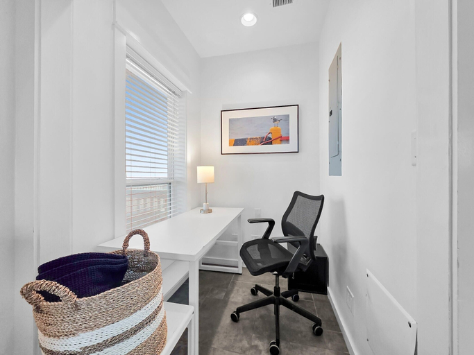 Interior 5, Crystal By The Ocean 4 Bedroom Home, Galveston