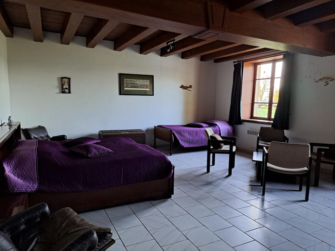 Room 2, Comfortable Holiday Home With Spacious Garden, Allier