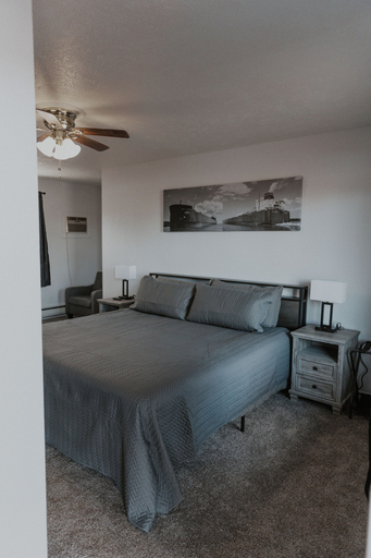 Room 2, The Last Resort, Chippewa