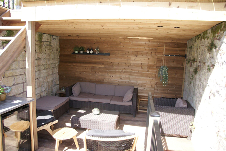 Balcony, Jane Austen Lake Retreat, Meuse