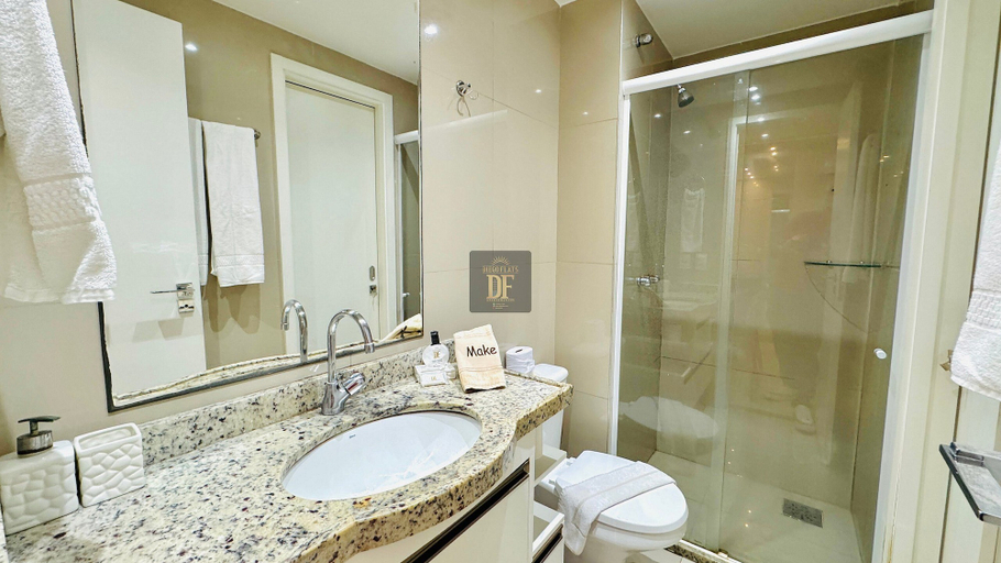 Bathroom 4, Vg Fun by Diego Flats, Fortaleza