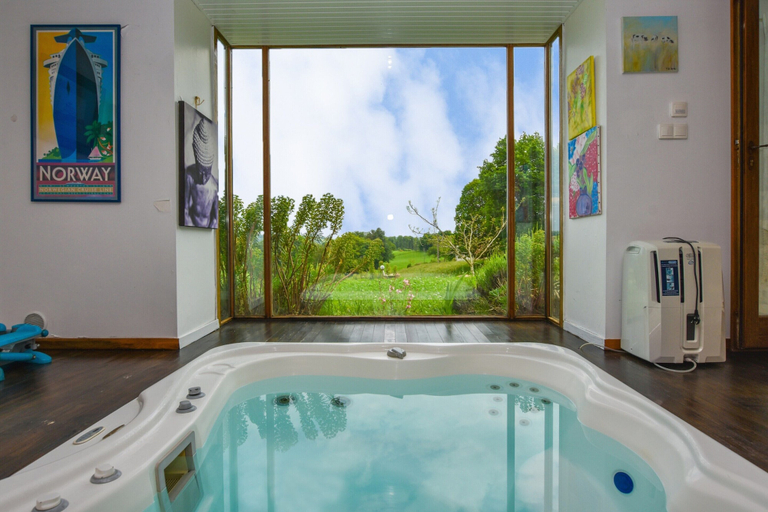 Interior 3, Hilltop Haven in Parlan, Cantal